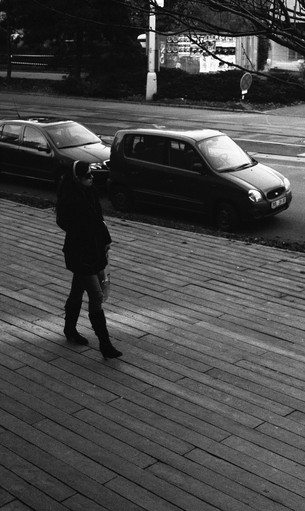 Kiev 4 + Helios 103 - Walking Woman in front of the City Library