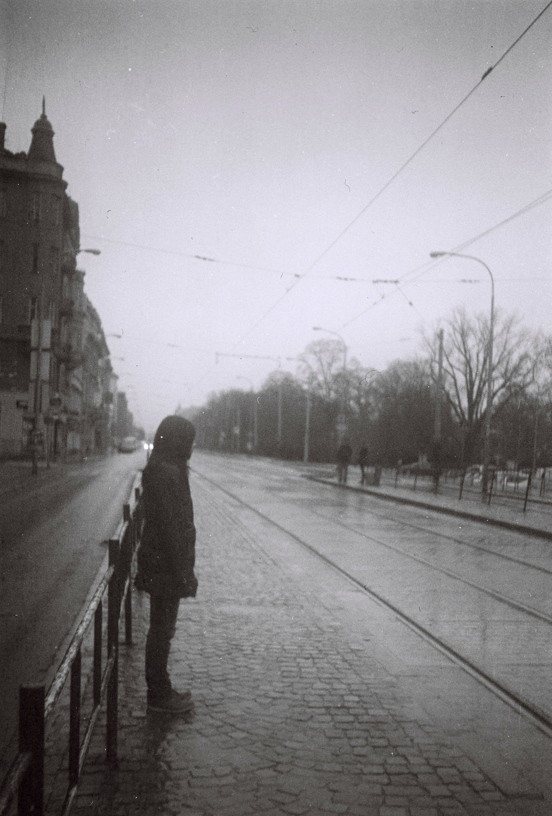 Agfa Billy Record 7.7 - Woman at Tram Stop in Rainy Day
