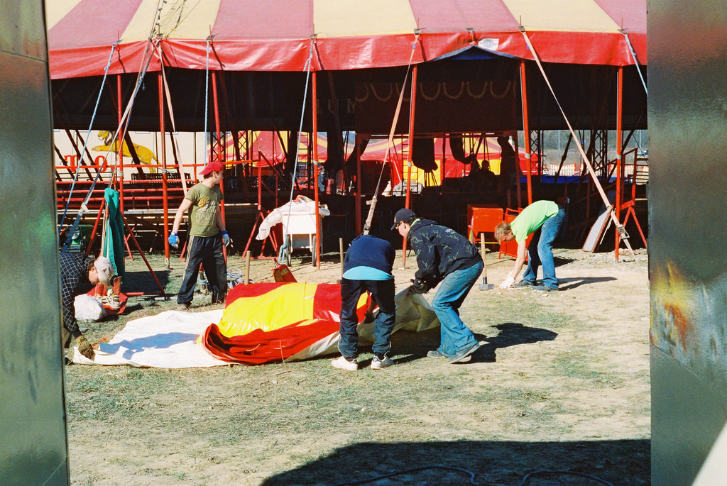 Praktica MTL 5 + Helios 44-2 2/58 - People Building the Circus Tent